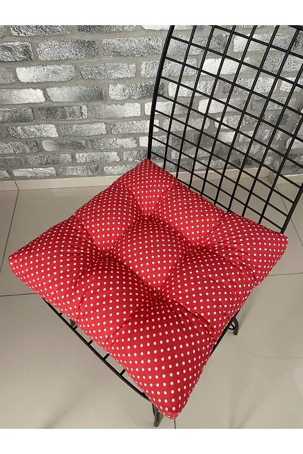 Dekoratif Pofidik Puantiyeli Kırmızı Sandalye Minderi Özel Düğme Dikişili Bağcıklı 40x40cm